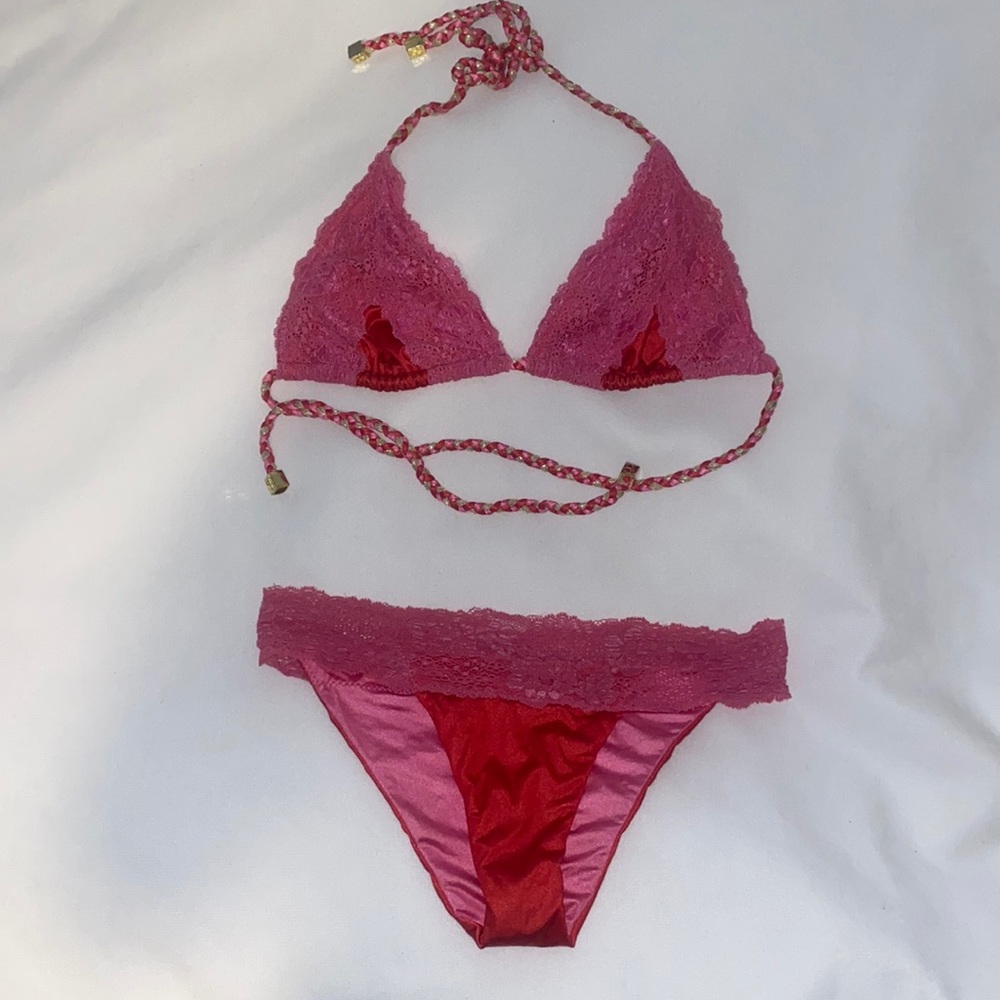 Beach bunny matching bikini top & bottoms. Top is xl and bottoms are medium.